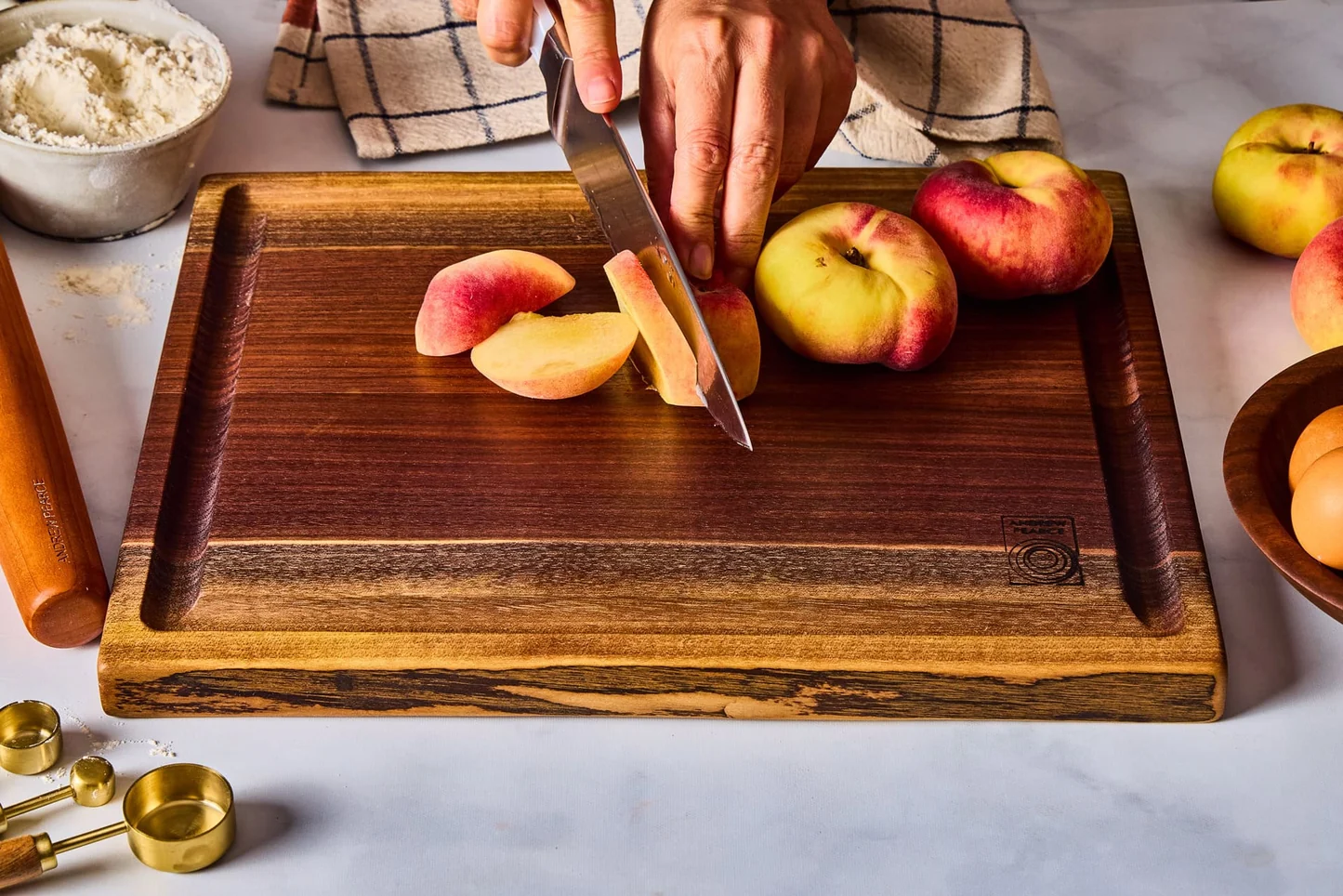 Why Solid Hardwood Cutting Boards Are Returning to Modern Kitchens